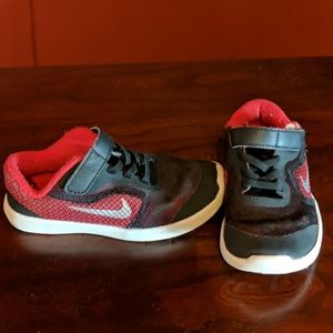 Toddler Nike Tennis shoes size 10c
